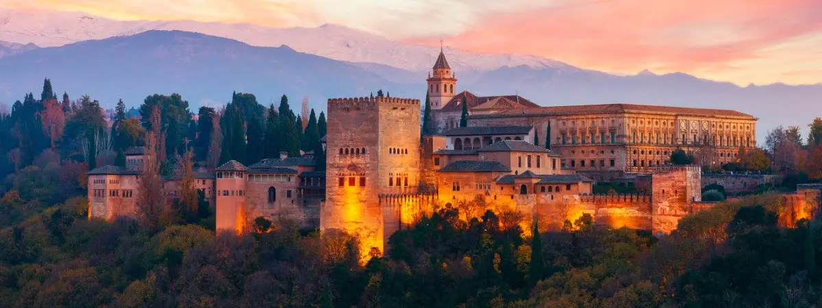 Coucher de soleil à l'Alhambra de Grenade | Shutterstock