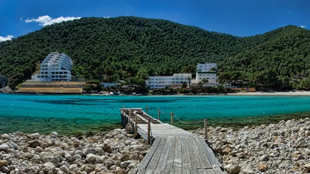 Dónde dormir en Cala Llonga