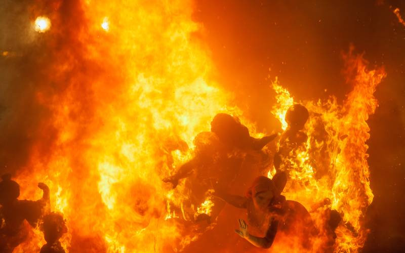 Une falla en feu à Valence