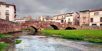 Puente Viejo sobre el río Gallo en Molina de Aragón