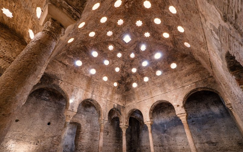 La voûte lumineuse du hammam de Grenade