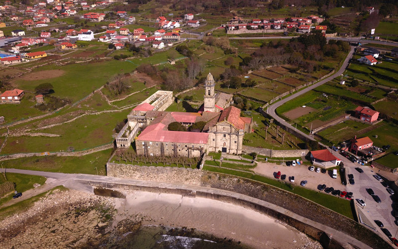 Le monastère supportait de constantes attaques maritimes