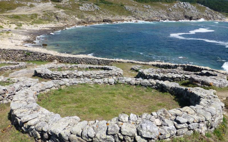 Une demeure dans le castro de Baroña