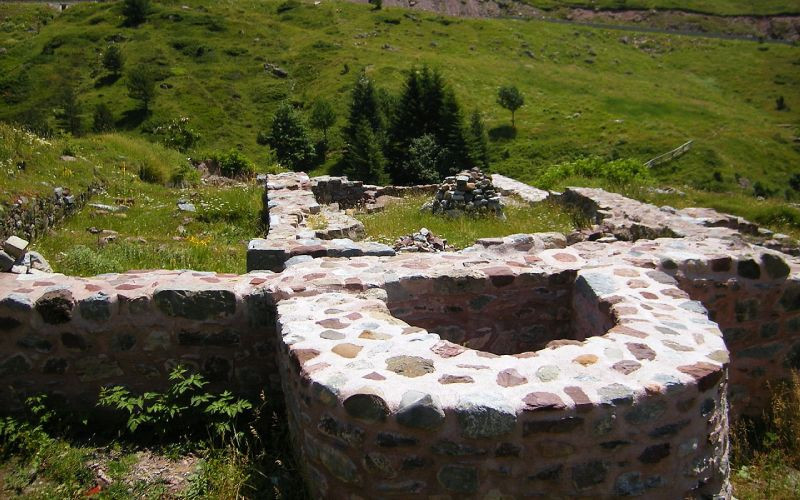 Vestiges de l’hôpital de Santa Cristina