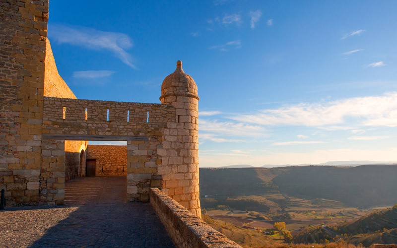 Une promenade le long des murs du château de Morella