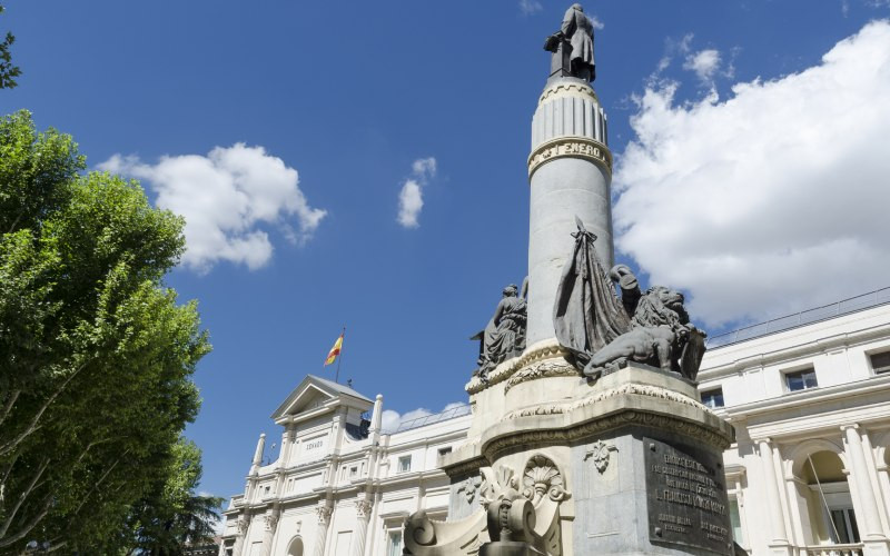 Palais du Sénat et monument à Francisco Romero Robledo