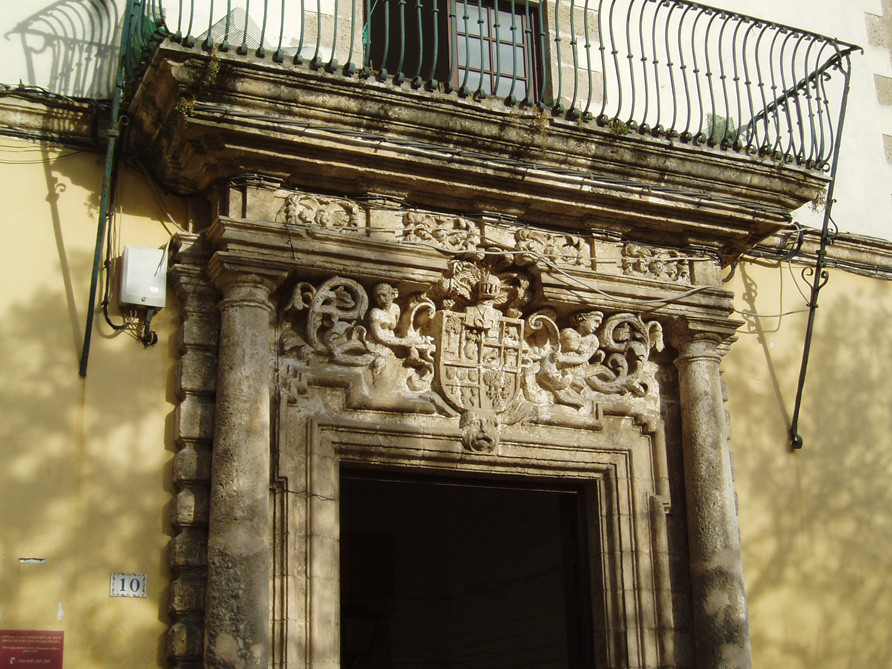 Façade de la Maison des Cadenas