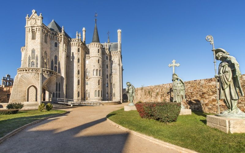 Le palais épiscopal d'Astorga est l'une des rares œuvres de Gaudí a travaillé construites en dehors de la Catalogne