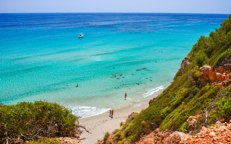 Vue de la plage de Santo Tomás à Binigaus