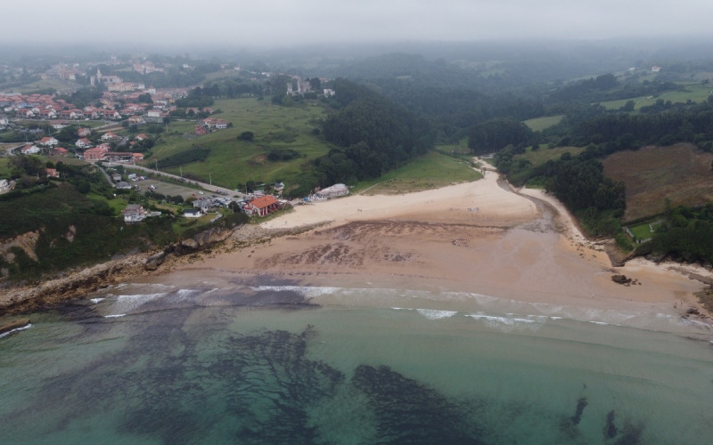 Vue panoramique de la plage de Luaña, Cóbreces