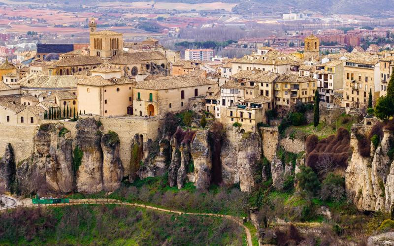 Vue panoramique de Cuenca et du pont San Pablo