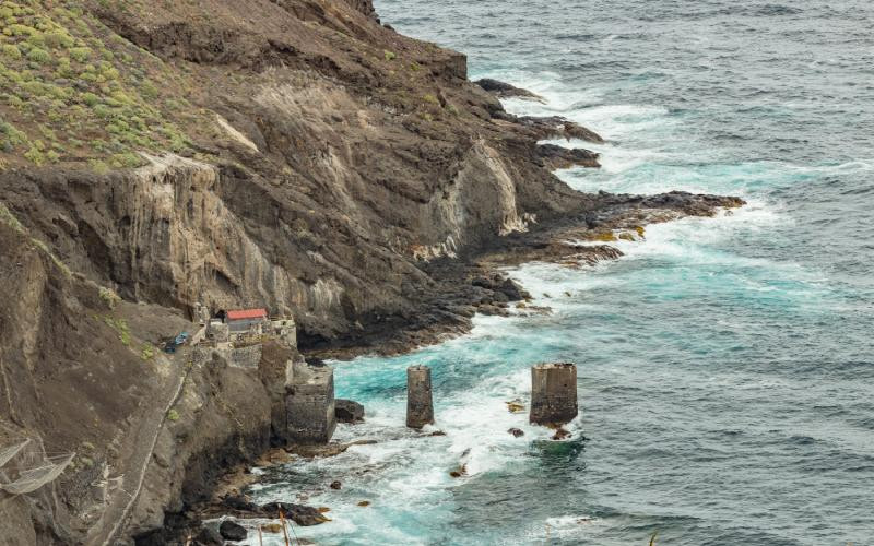 Ruines du Pescante d'Agulo, un ancien pont qui reliait la ville d'Agulo à l'Atlantique