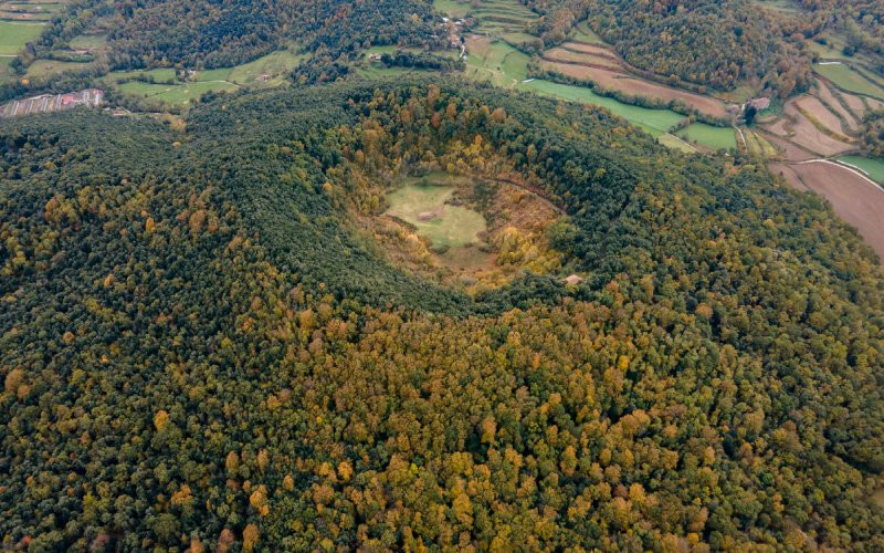 Vue aérienne d'un volcan de La Garrotxa