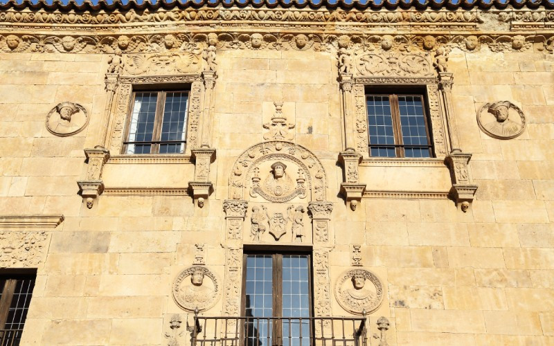 Façade de la Maison des morts