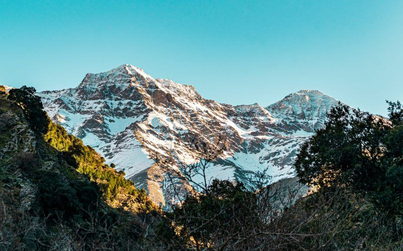 Les montagnes Mulhacén et Alcazaba font toujours attention aux randonneurs de la Vereda de la Estrella