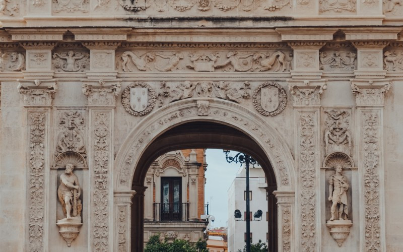 Arc avec figure d'Hercule, Mairie de Séville