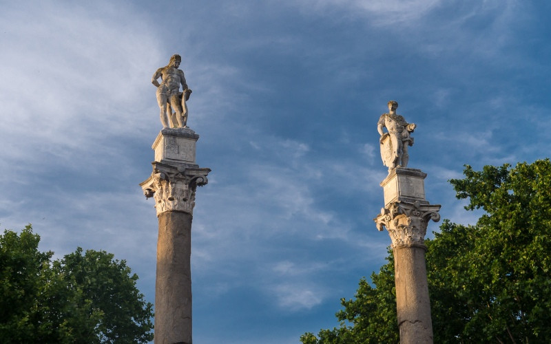 Colonne d'Hercule dans l'Alameda de Hércules à Séville