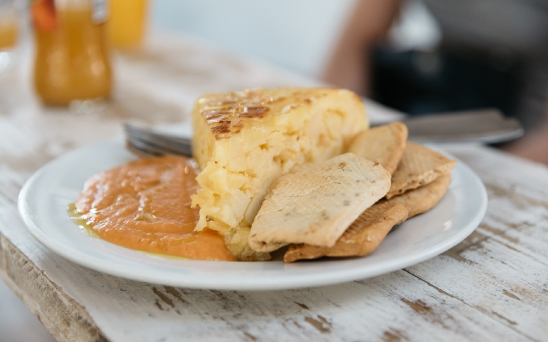 Une sauce idéale pour accompagner une bonne omelette espagnole.