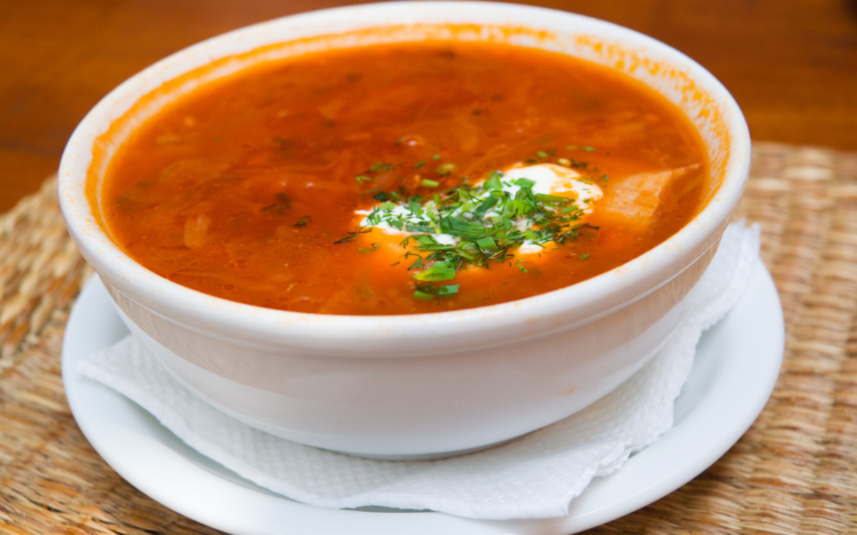 Soupe à l'ail, plat à cuillère