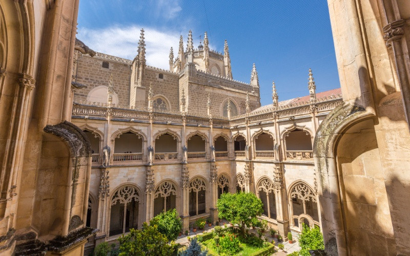 Façade principale du Monastère de Saint-Jean des rois