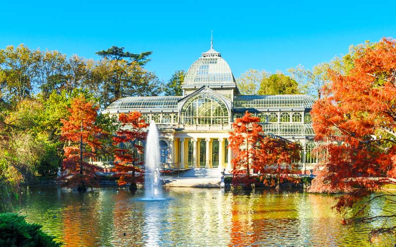 Étang à l’extérieur du palais de Cristal