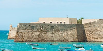 Barcos en la Playa de La Caleta de Cádiz