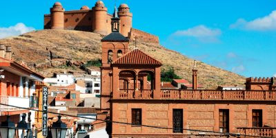 Vista del Castillo de La Calahorra y la localidad