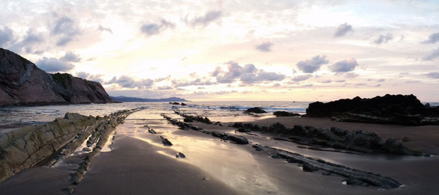 Panoramica parques pais vasco flysch de zumaia