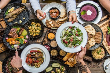 Mesa con comida