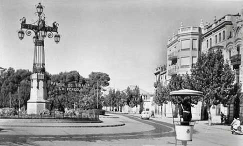 La « Farola » et un policier local