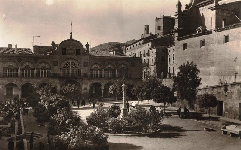 Plaza de Espana y Ayuntamiento