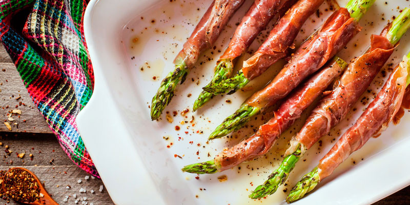 Asperges vertes braisés au jambon cru