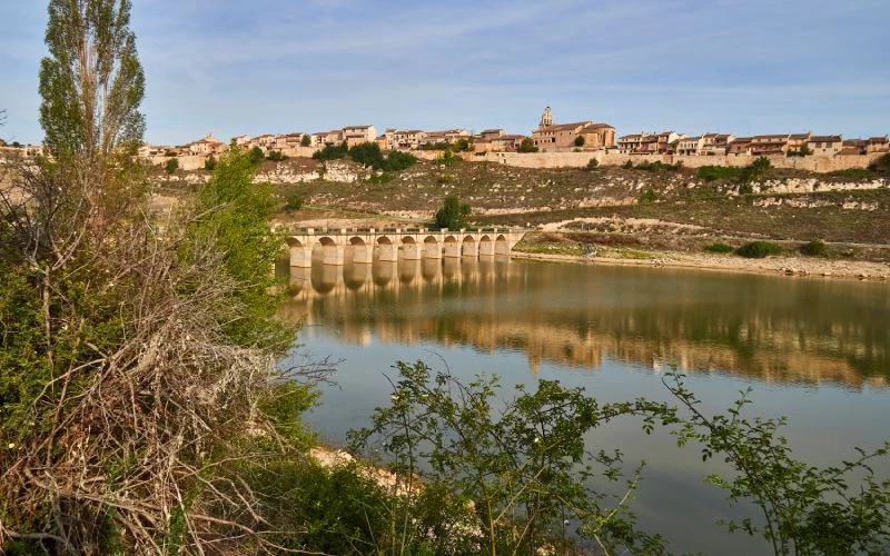  Maderuelo vu depuis l’autre riv