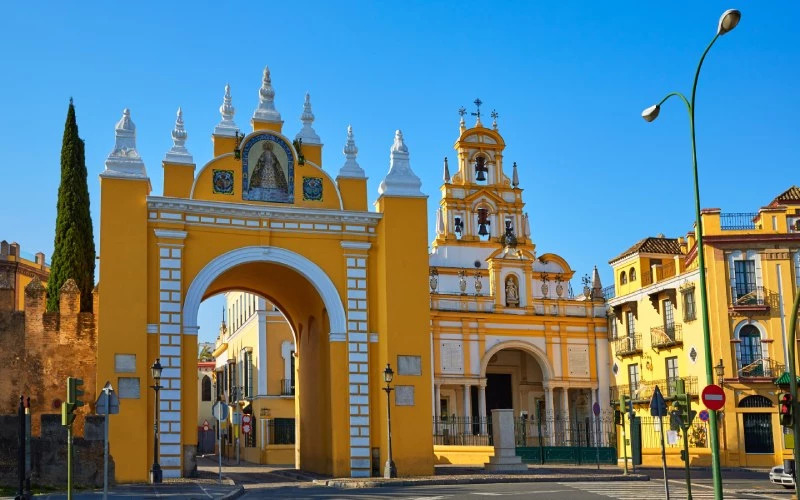 Porte et Basilique de la Macarena