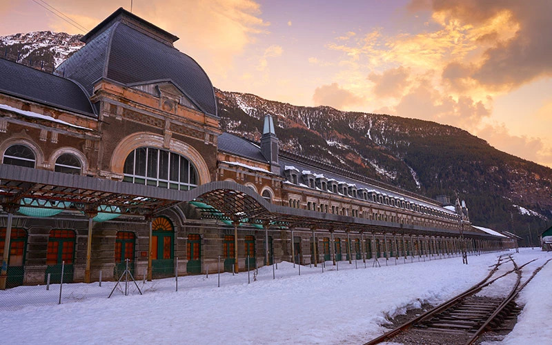 Gare moderniste de Canfranc