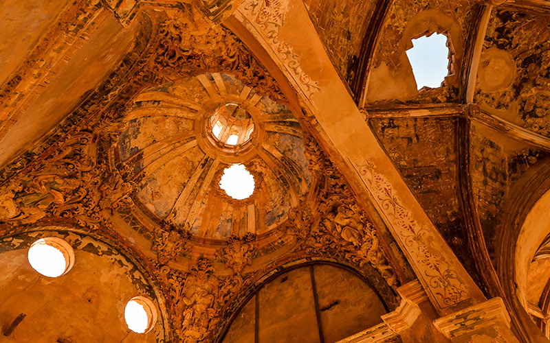 Vieux village de Belchite. Église bombardée.     