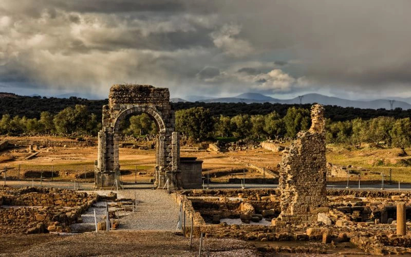 Arc et thermes de Cáparra