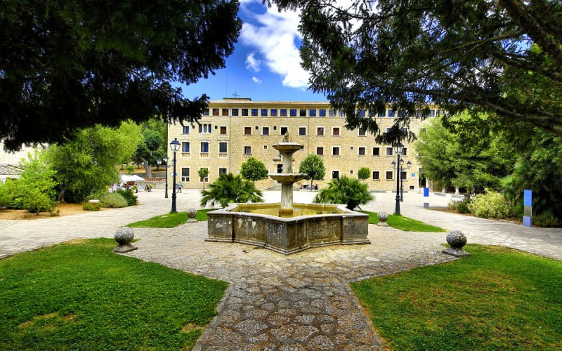 Façade est du Monastère de Lluc