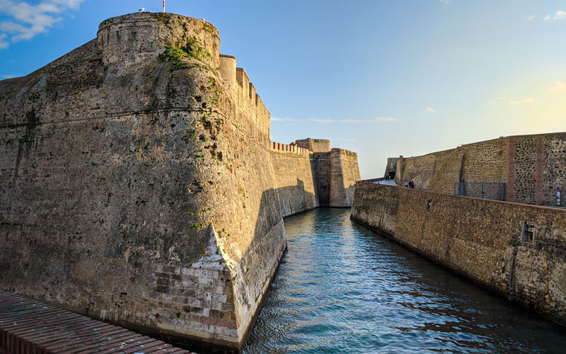 Les murailles royales et la douve marine de Ceuta