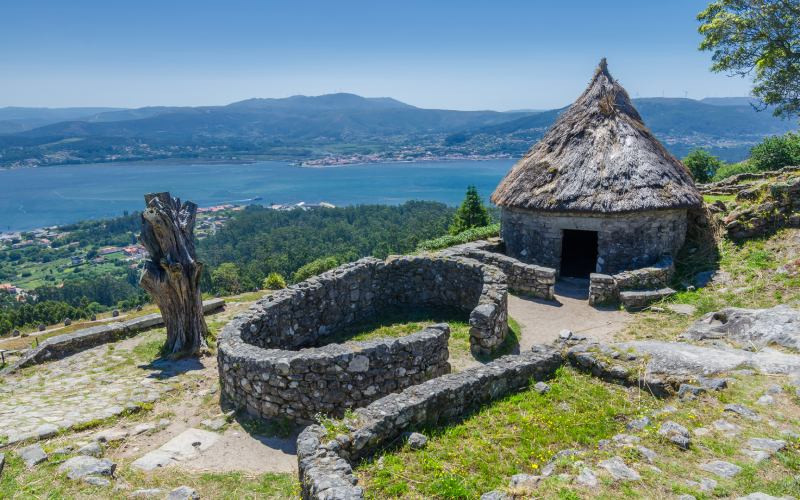 Reconstruction dans le castro de Santa Tecla