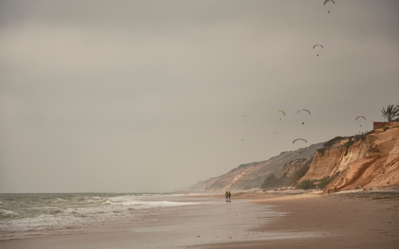 Parapentes sur la plage Castilla