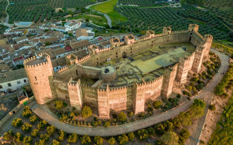 Vue aérienne du château à plan ovale