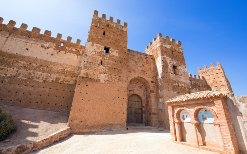 Entrée principale du château de Burgalimar