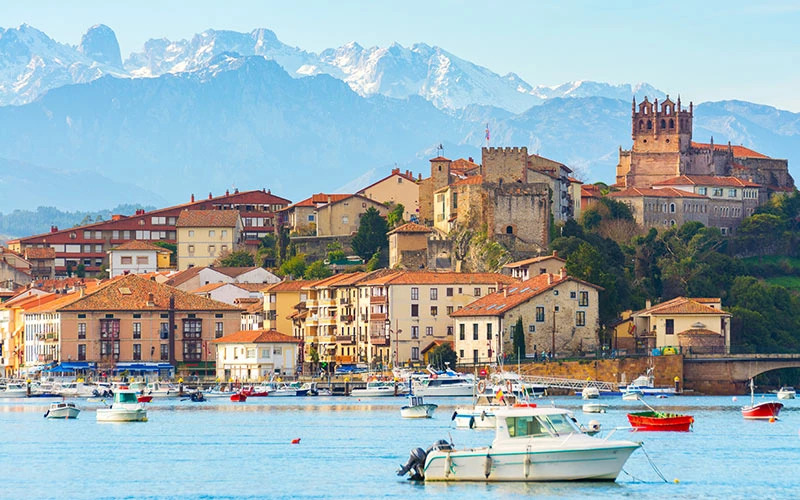 Promenades en bord de mer d’Espagne. San Vicente de la Barquera