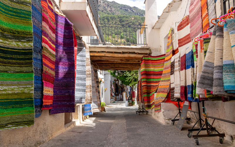 Tapis en vente dans les rues de Pampaneira