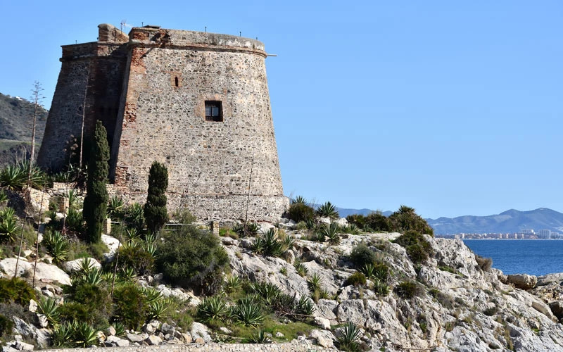 Grosse tour de Taramay sur la côte de Velilla-Taramay