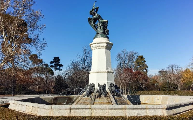 Fontaine de l’Ange Déchu dans le Retiro