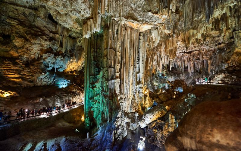 Galerie touristique de la grotte de Nerja