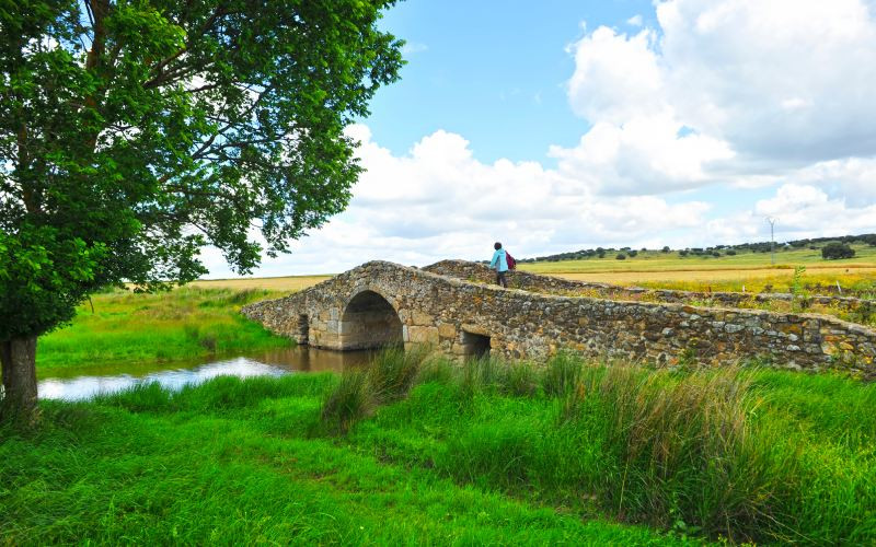 Pont médiéval de Santiago de Bencaliz, sur la Route de l’Argent en Estrémadure