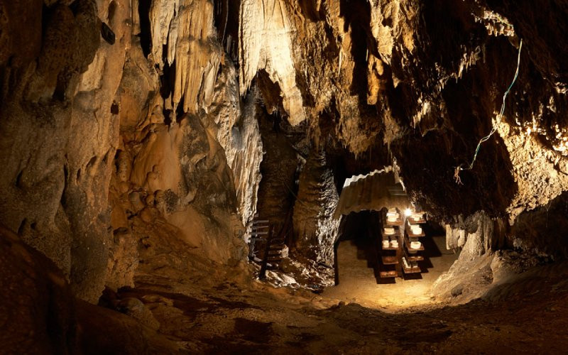 Vue de l’intérieur d’une grotte où murit le fromage Cabrales